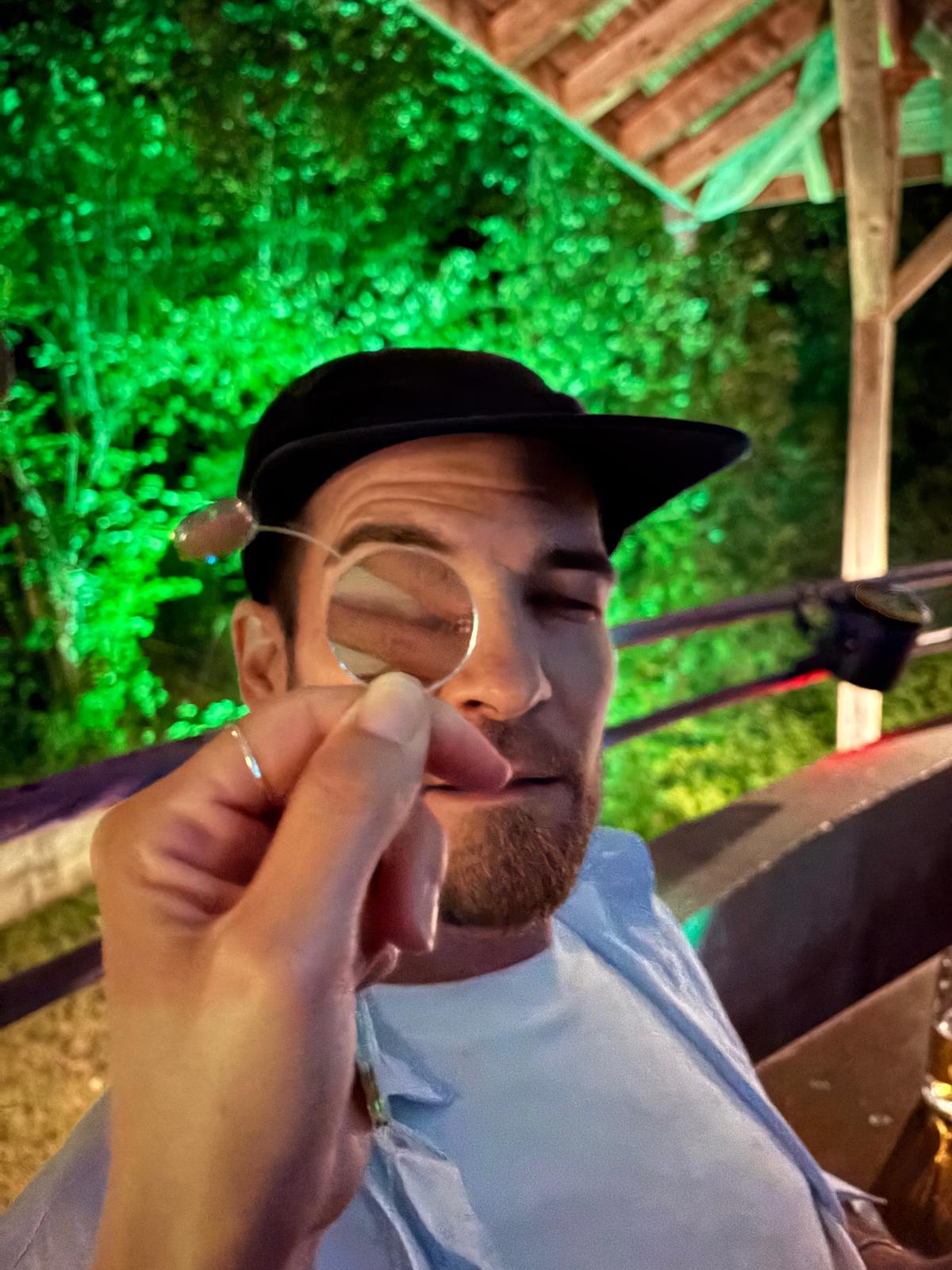 AR